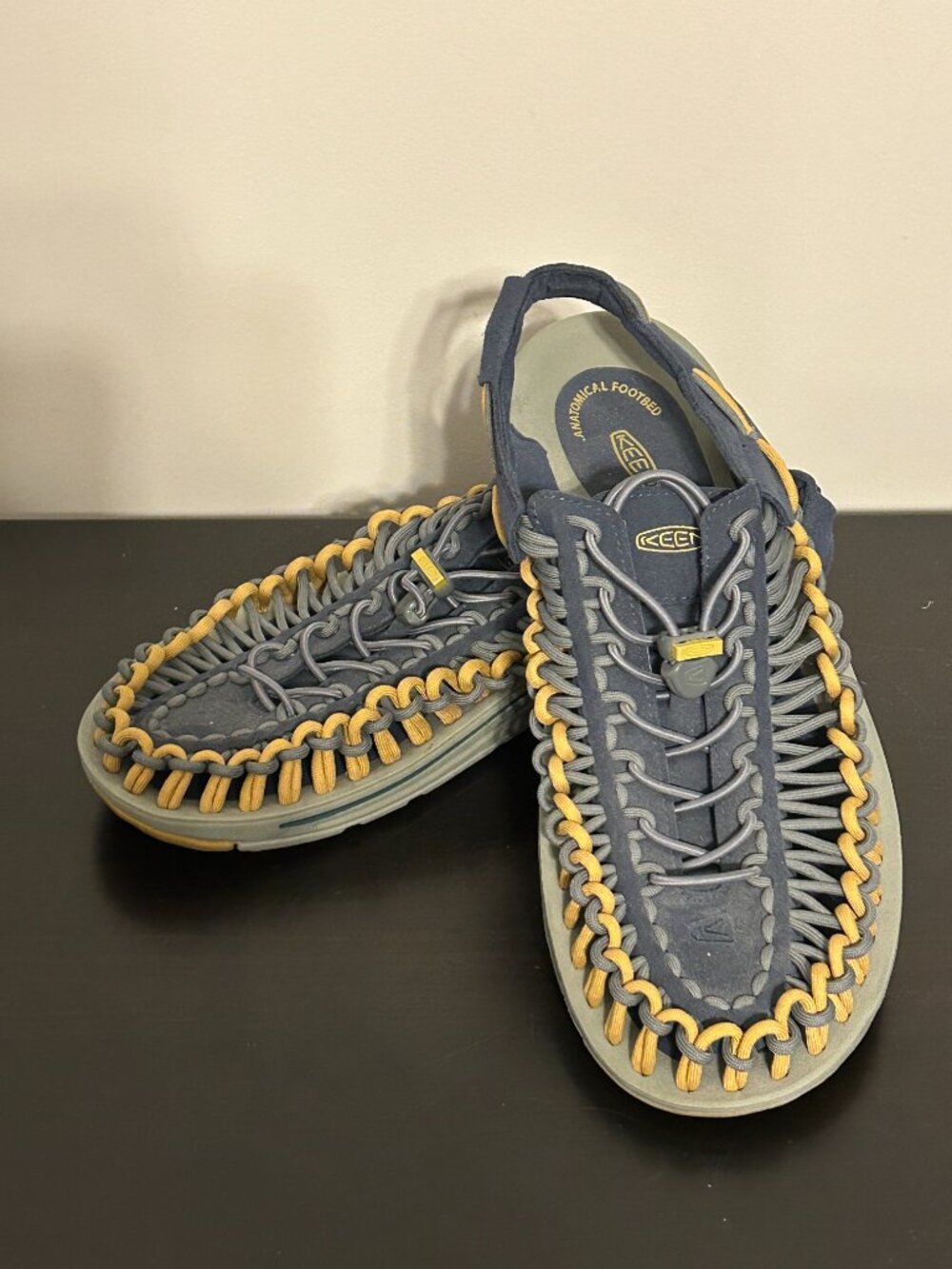 Men's 11.5 M Keen Uneek Bungee Cord Sandals Blue Yellow Slingback Water Shoes